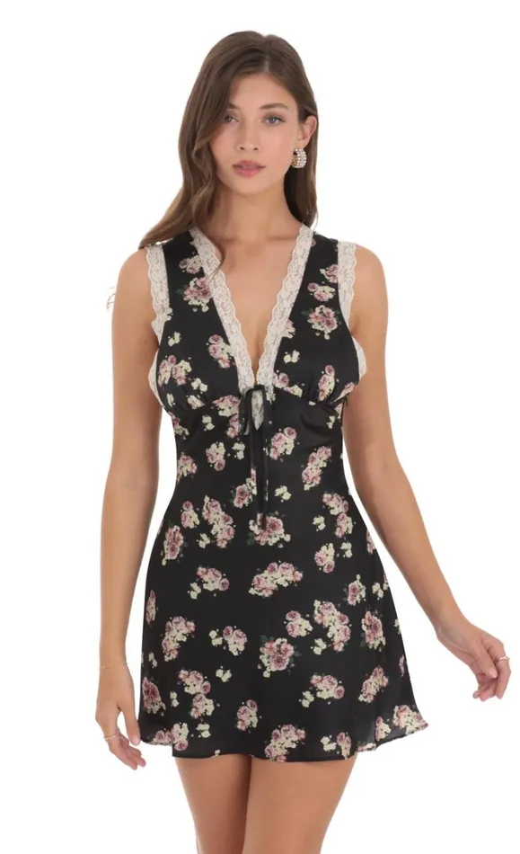 Lace Floral VNeck Dress Black Women LUCY IN THE SKY Mini Dresses Lace Floral VNeck Dress Black Women LUCY IN THE SKY Mini Dresses