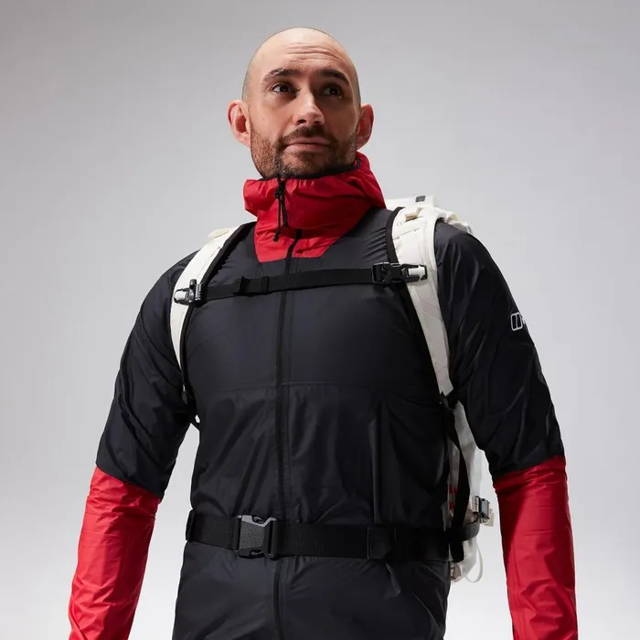 Waterproof Men Berghaus MTN Guide Hyper LT Jacket 8211 BlackRed