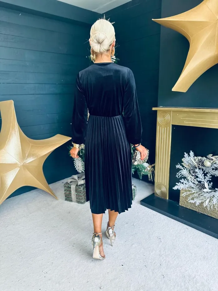 Women Midi Canella Lane Philipa Velvet Pleated Midi Dress Black